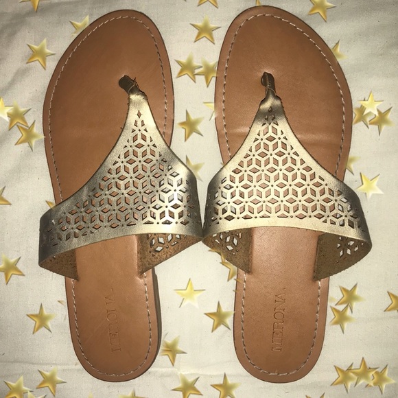 Super Cute golden sandals size 7 - Picture 1 of 2